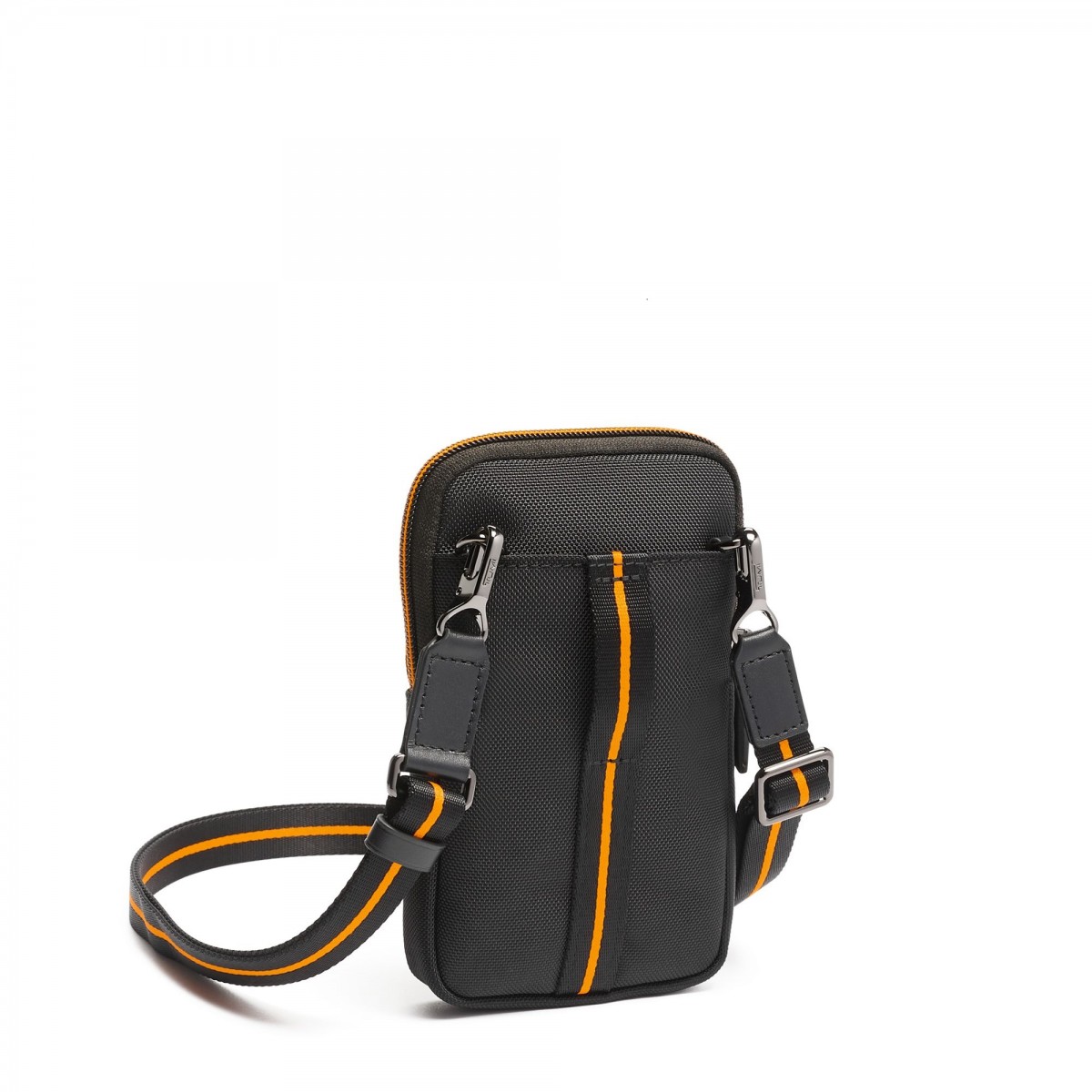 https://tmbackend.tumi.in/product/410298561001/665/410298561001_03.jpg